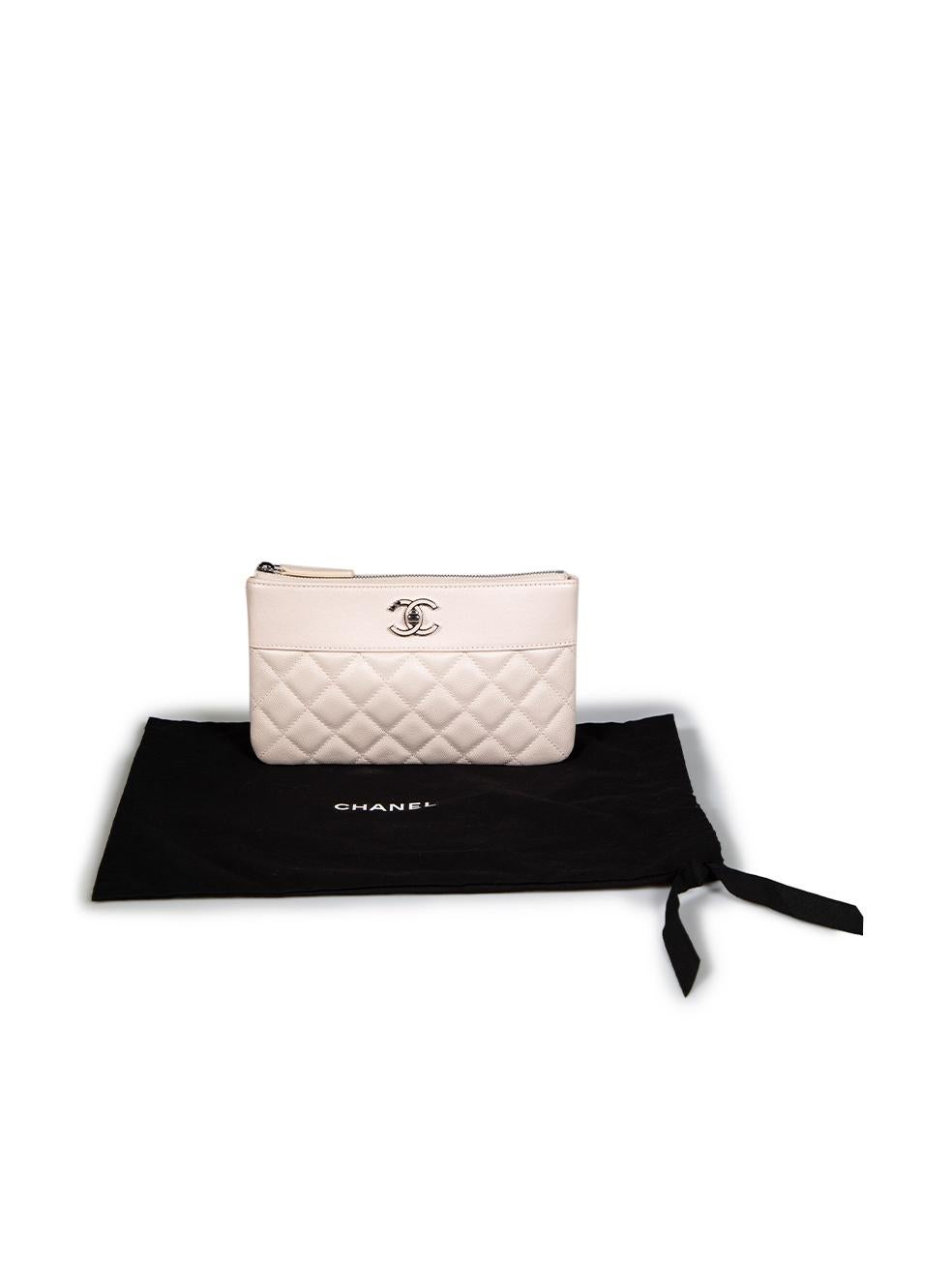 Chanel 2020 Pink Caviar Leather Interlocking CC Quilted Zip Clutch For Sale 4