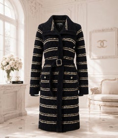Chanel 2020 Pre-Fall Velvety Deep Blue Relaxed Jacket with CC Belt 36 FR