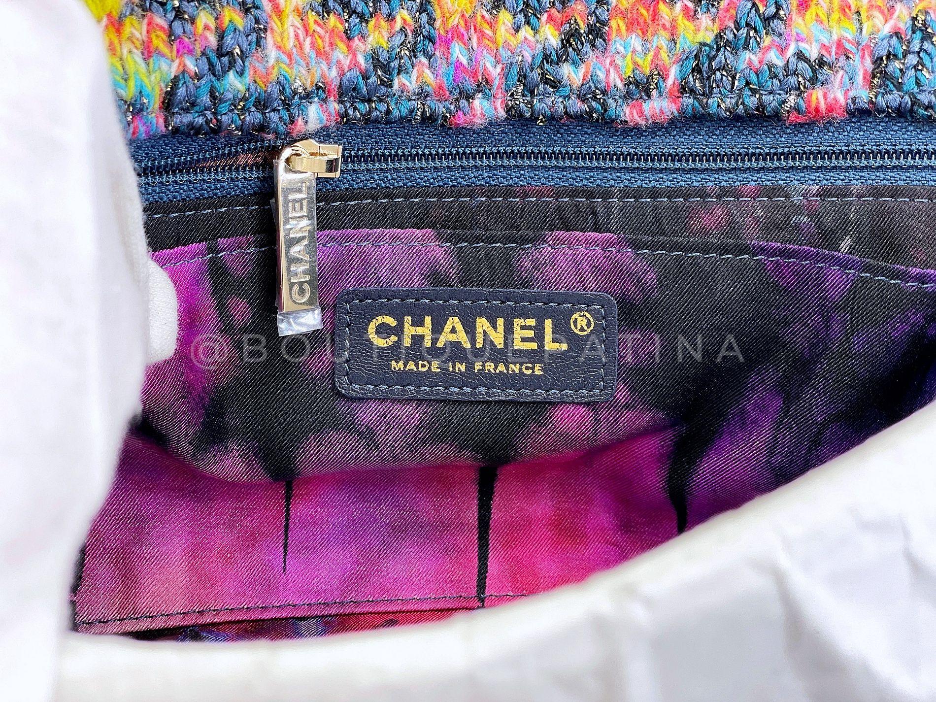 Chanel 2020 Rainbow Tweed Houndstooth Medium Classic Flap Bag GHW 68195 en vente 6