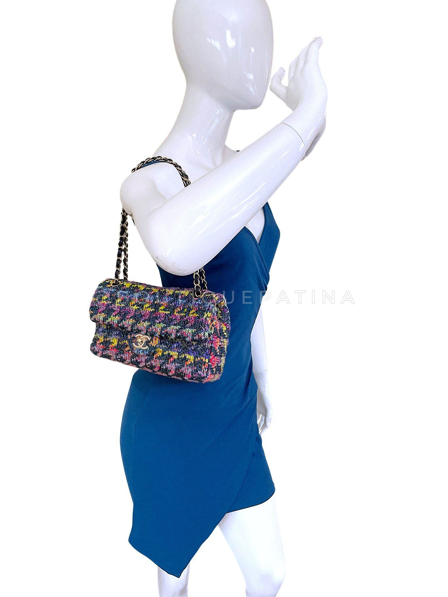 Chanel 2020 Rainbow Tweed Houndstooth Medium Classic Flap Bag GHW 68195 en vente 9