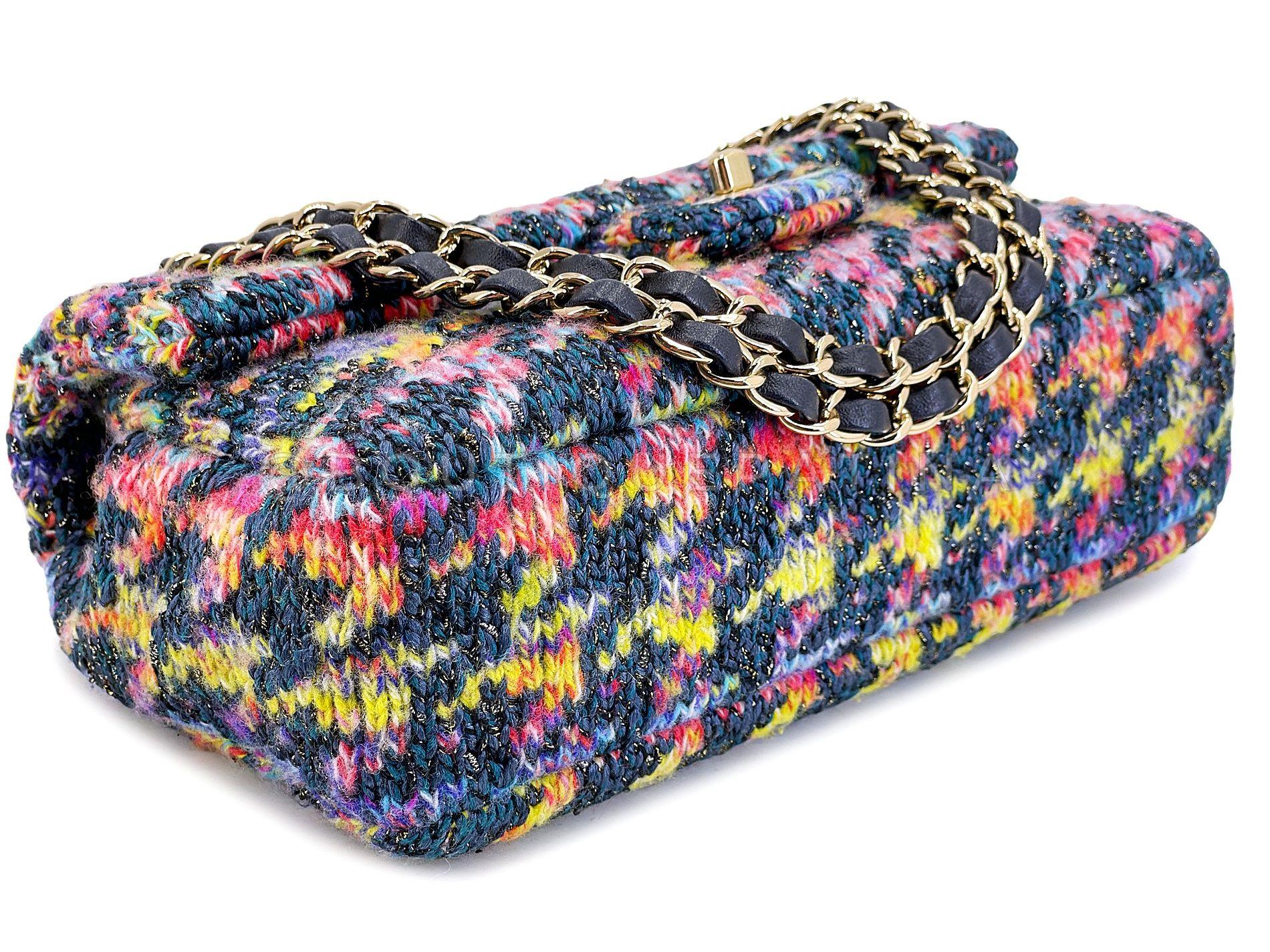 Chanel 2020 Rainbow Tweed Houndstooth Medium Classic Flap Bag GHW 68195 en vente 2