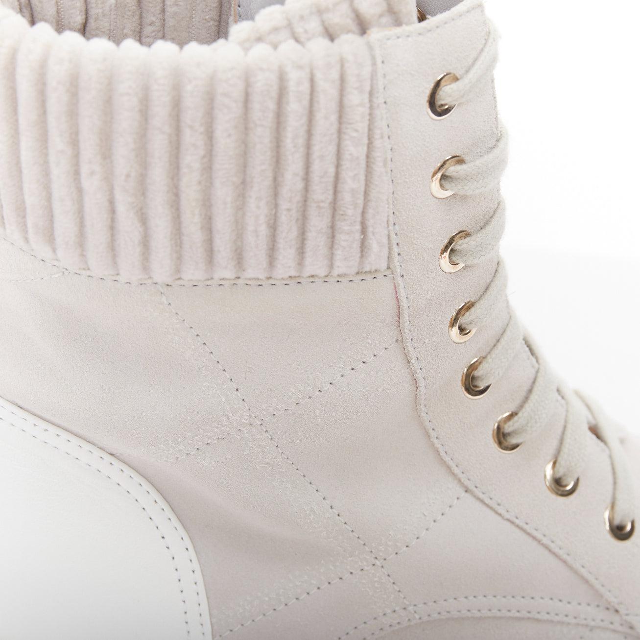 CHANEL 2020 weiß CC grau Wildleder Kalbsleder gesteppt Kampfstiefel EU38 im Angebot 3