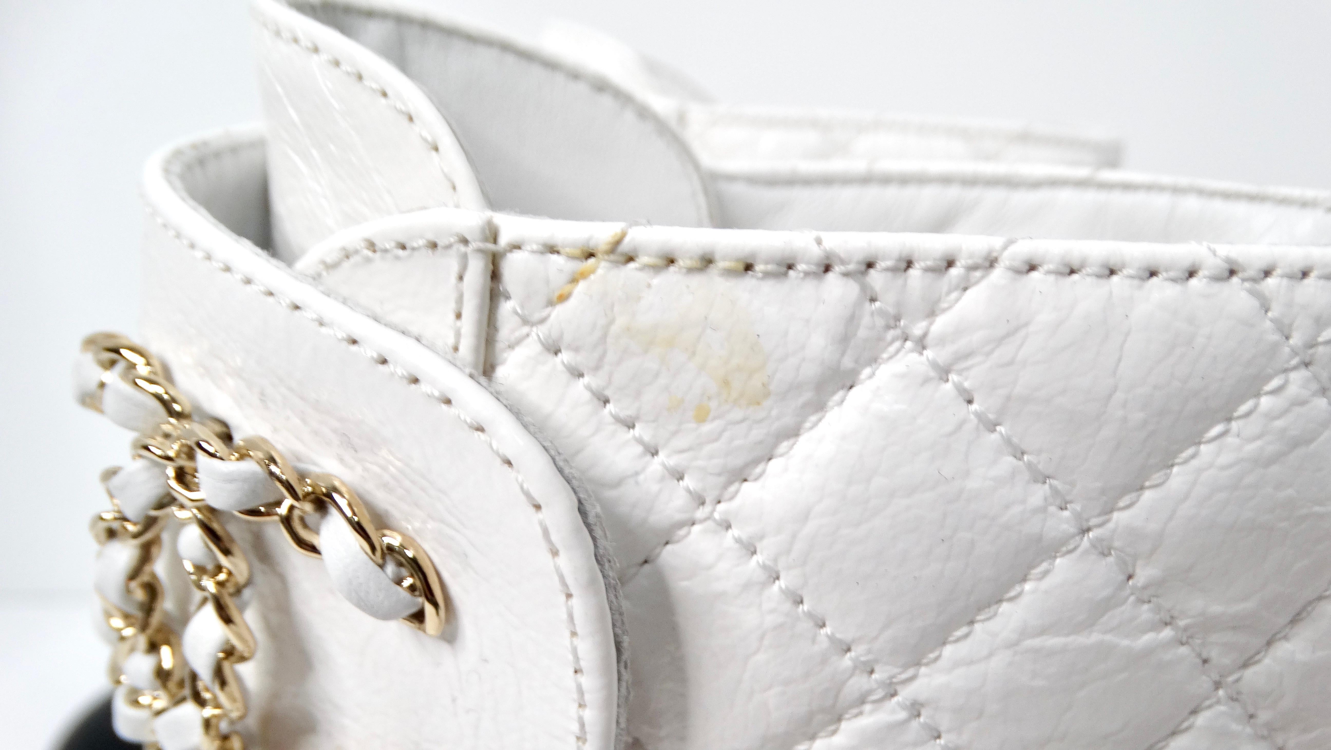 Chanel 2020 Botas de combate de piel de cabra blanca brillante con logotipo CC entrelazado en venta 3