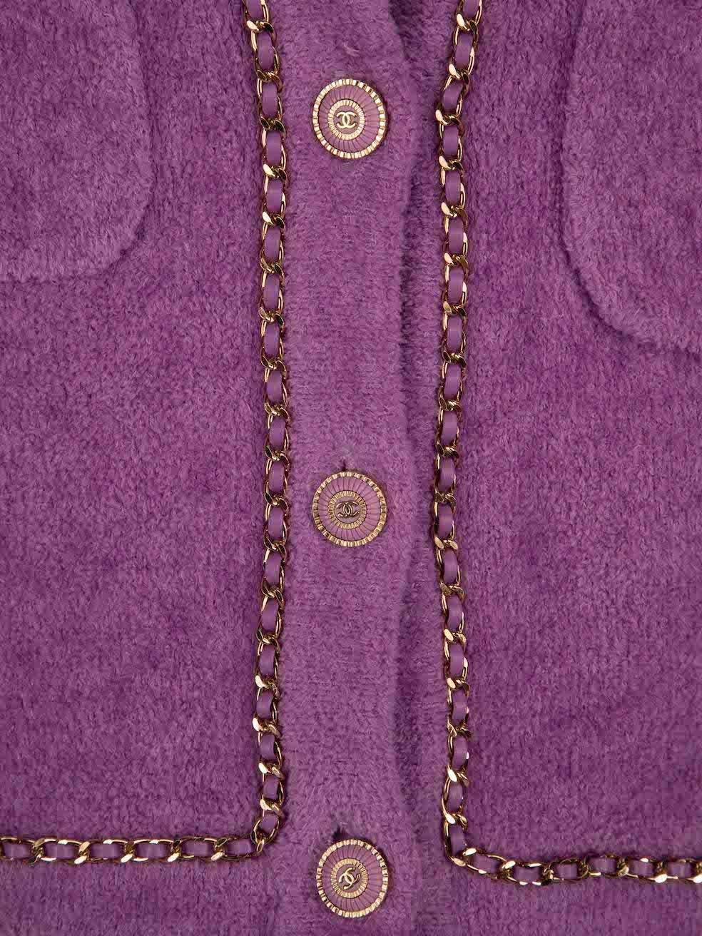 Chanel 2020C Cardigan en éponge violet bordé de chaînes Taille S en vente 1