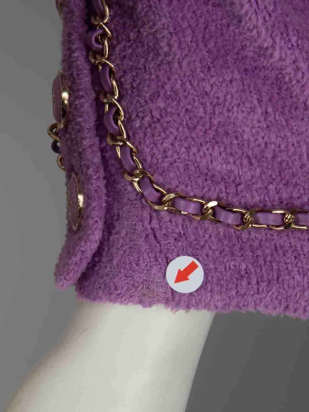 Chanel 2020C Cardigan en éponge violet bordé de chaînes Taille S en vente 3