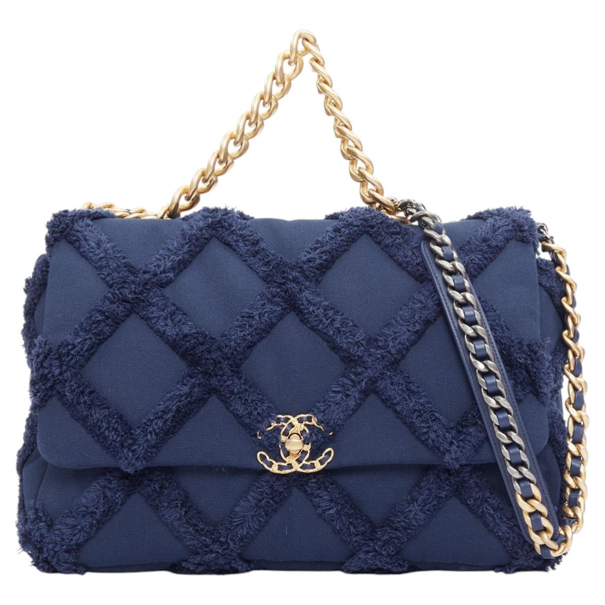 Sac Chanel 2021 en toile de coton bleu marine à franges, matelassé, avec rabat et poignées mixtes en chaîne