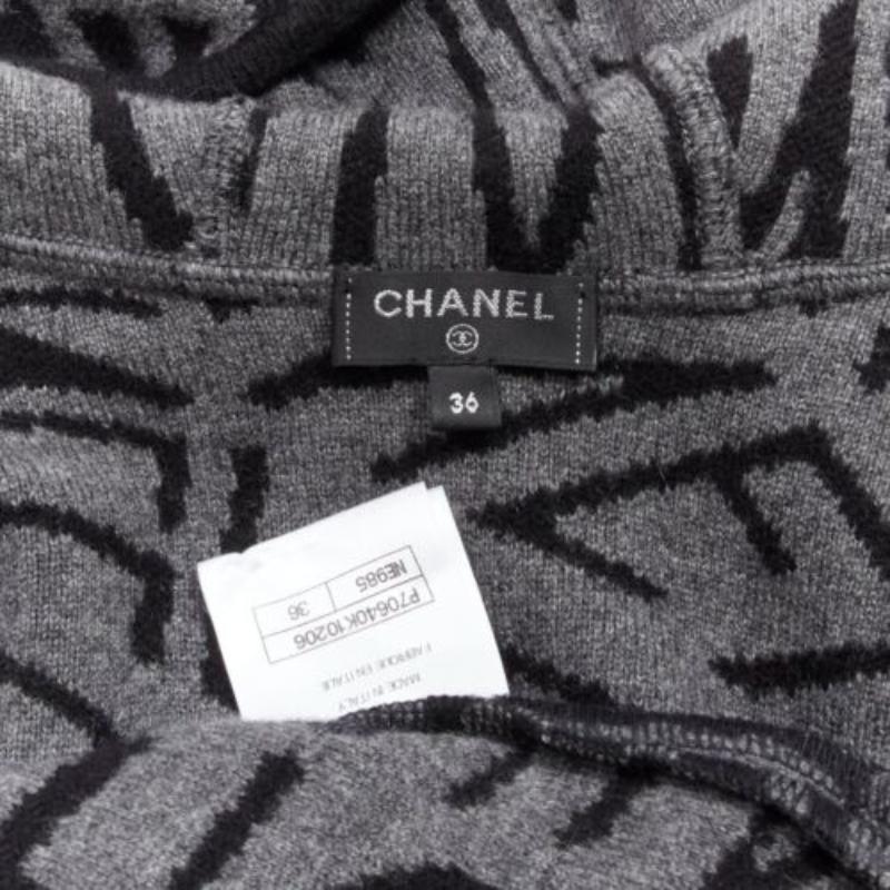 CHANEL 2021 98% Kaschmir schwarz grau all over Logo Intarsien CC Strickjacke FR36 S im Angebot 6