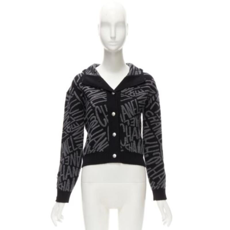 CHANEL 2021 98% Kaschmir schwarz grau all over Logo Intarsien CC Strickjacke FR36 S im Angebot 7