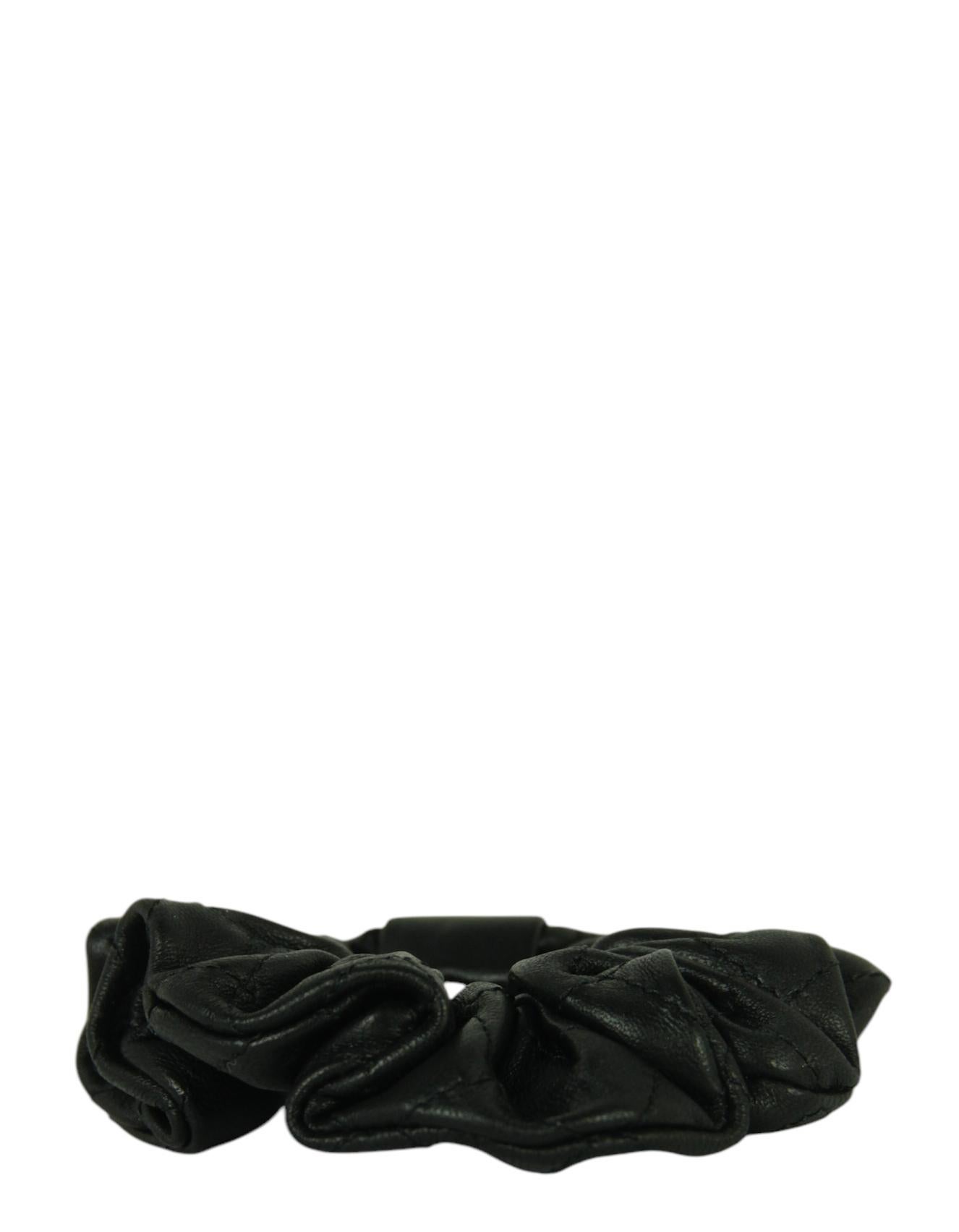 Chanel 2021 Black Leather Lambskin Quilted CC Hair Scrunchie In Excellent Condition For Sale In New York, NY