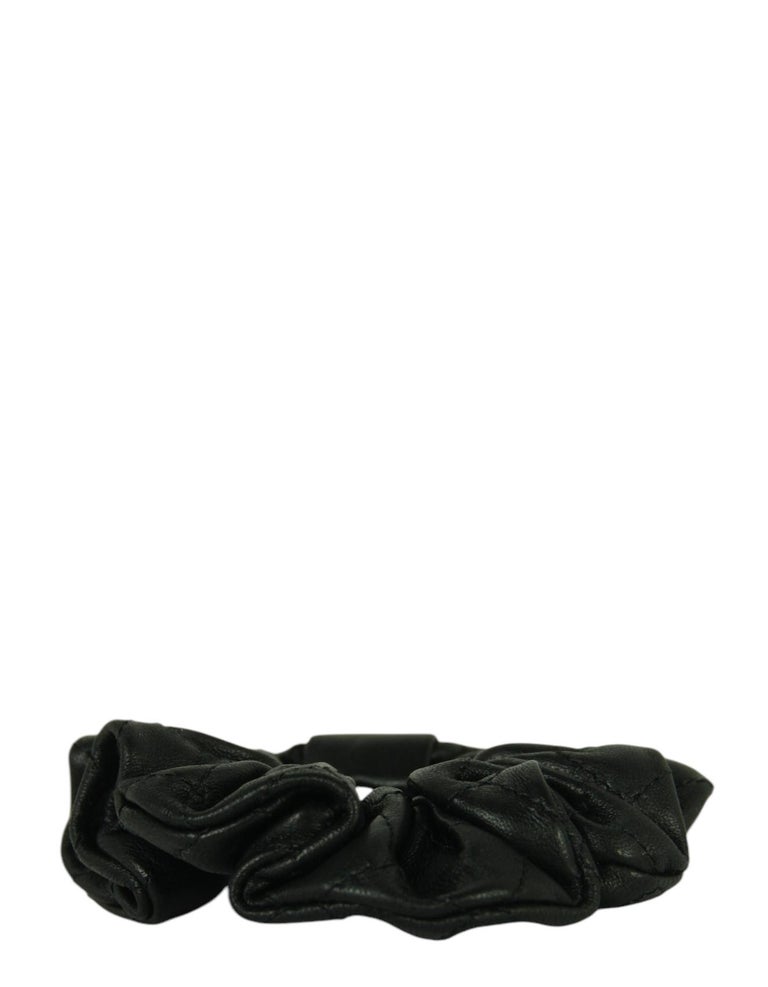 Chanel 2021 Black Leather Lambskin Quilted CC Hair Scrunchie  display picture 3