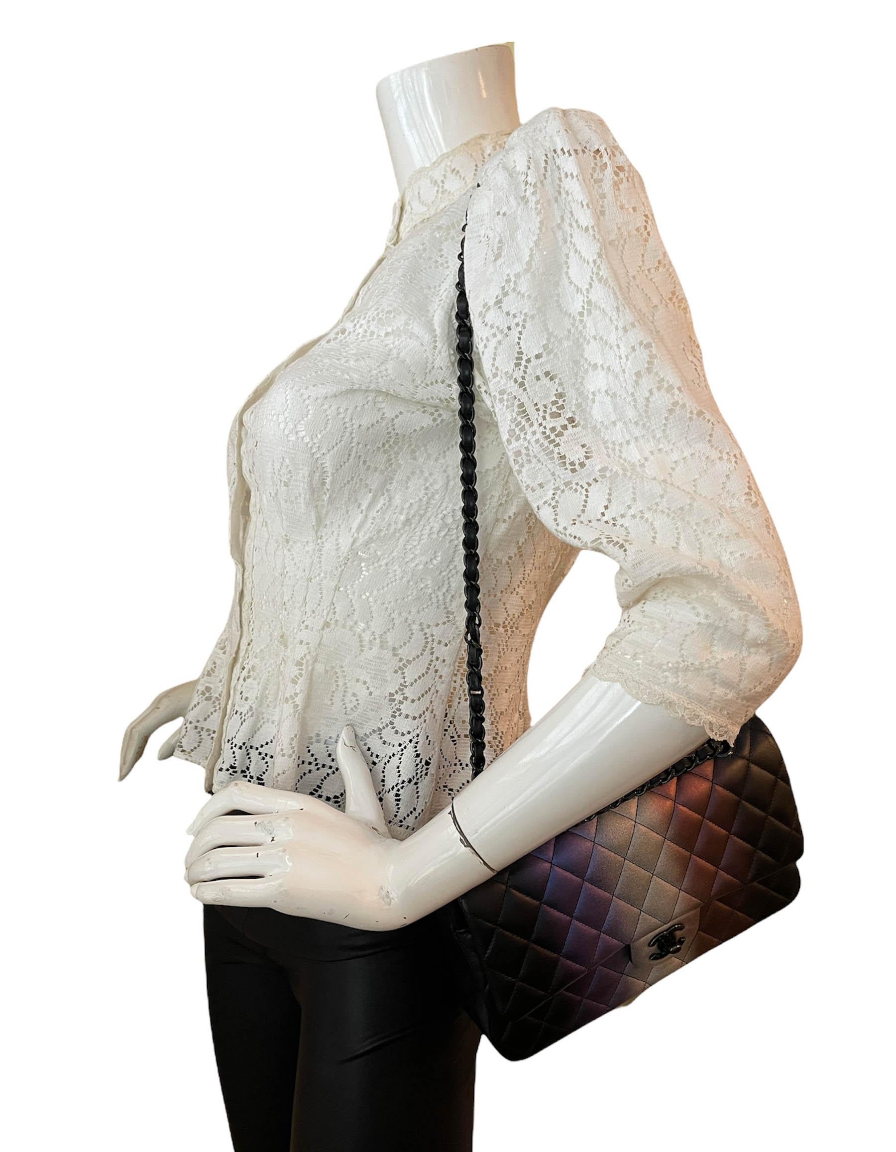 Chanel Schwarz Metallic Ombre Kalbsleder Medium Quilted Double Flap Tasche

Hergestellt in: Frankreich
Produktionsjahr: 2021
Farbe: Schwarz, Blau metallic, Silber, Rosa metallic
Hardware: Schwarz
Materialien: Glattes Kalbsleder
Innenfutter: