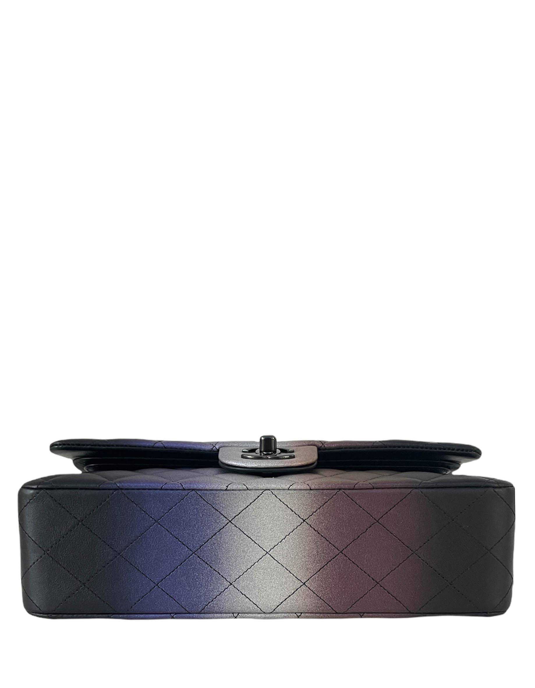 Chanel 2021 Schwarz Metallic Ombre Kalbsleder Medium gesteppte Tasche mit doppelter Klappe Damen