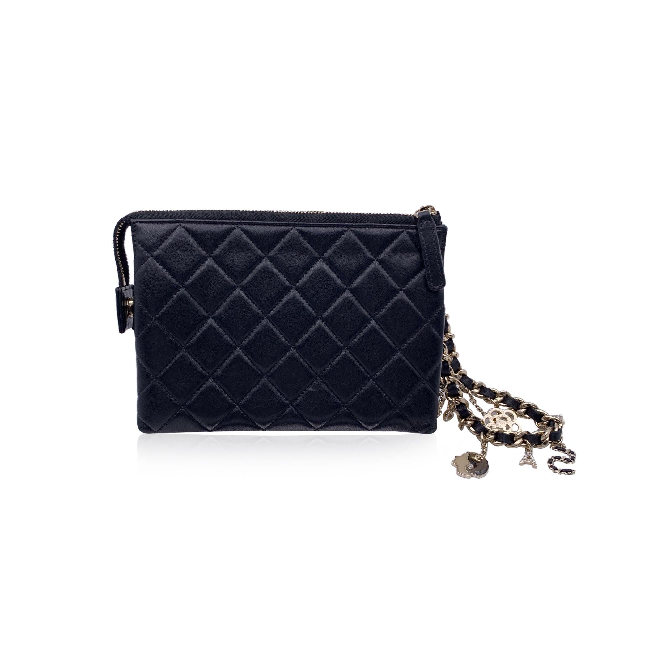 Chanel 2021 Bolsa de piel acolchada negra Bolsa de mano Coco Charms Negro