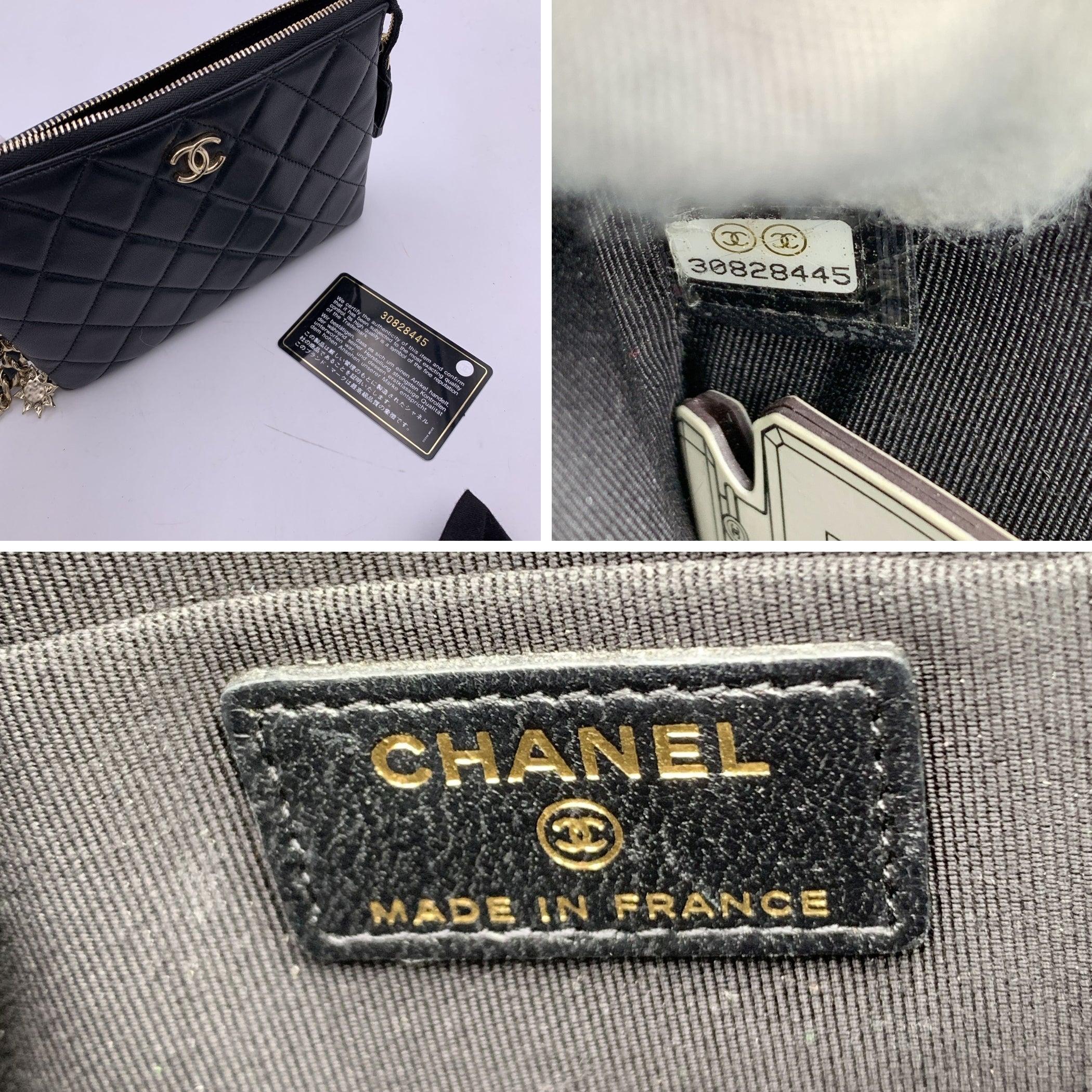 Chanel 2021 Bolsa de piel acolchada negra Bolsa de mano Coco Charms 1
