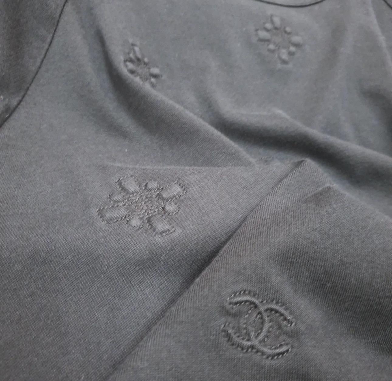 Black Chanel 2021 Camellia Knit Top Size 44 For Sale