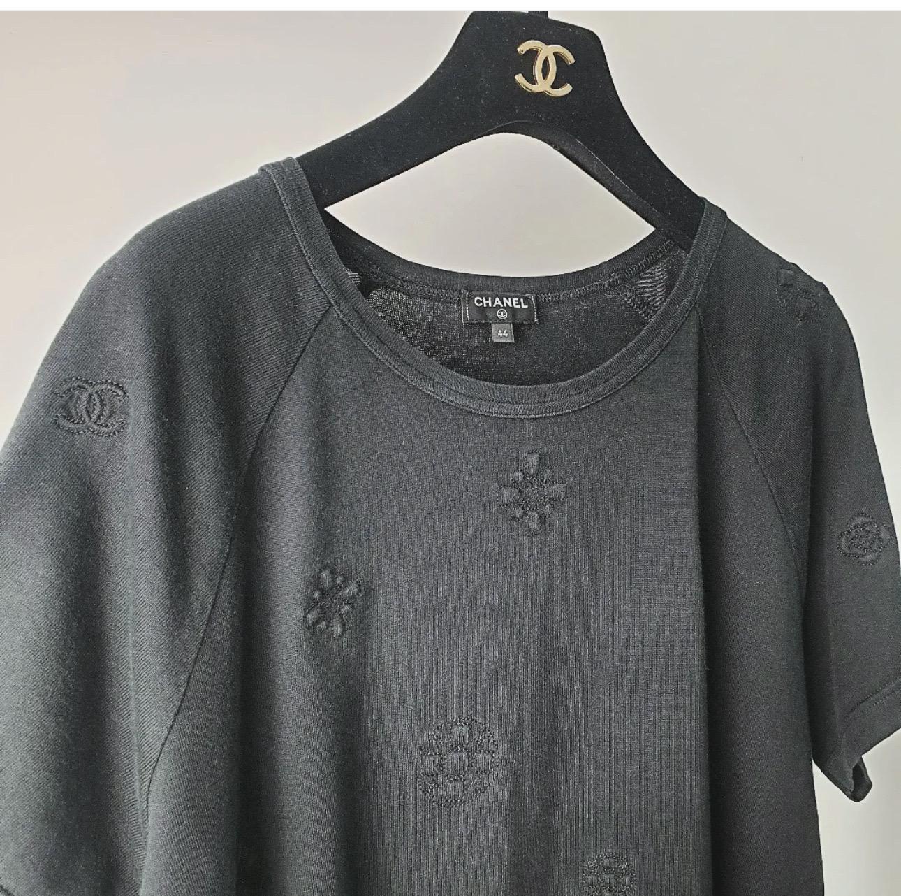 Women's Chanel 2021 Camellia Knit Top Size 44 For Sale