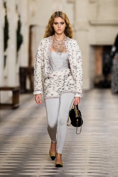 Chanel 2021 Chateau Des Dammes Runway Duit