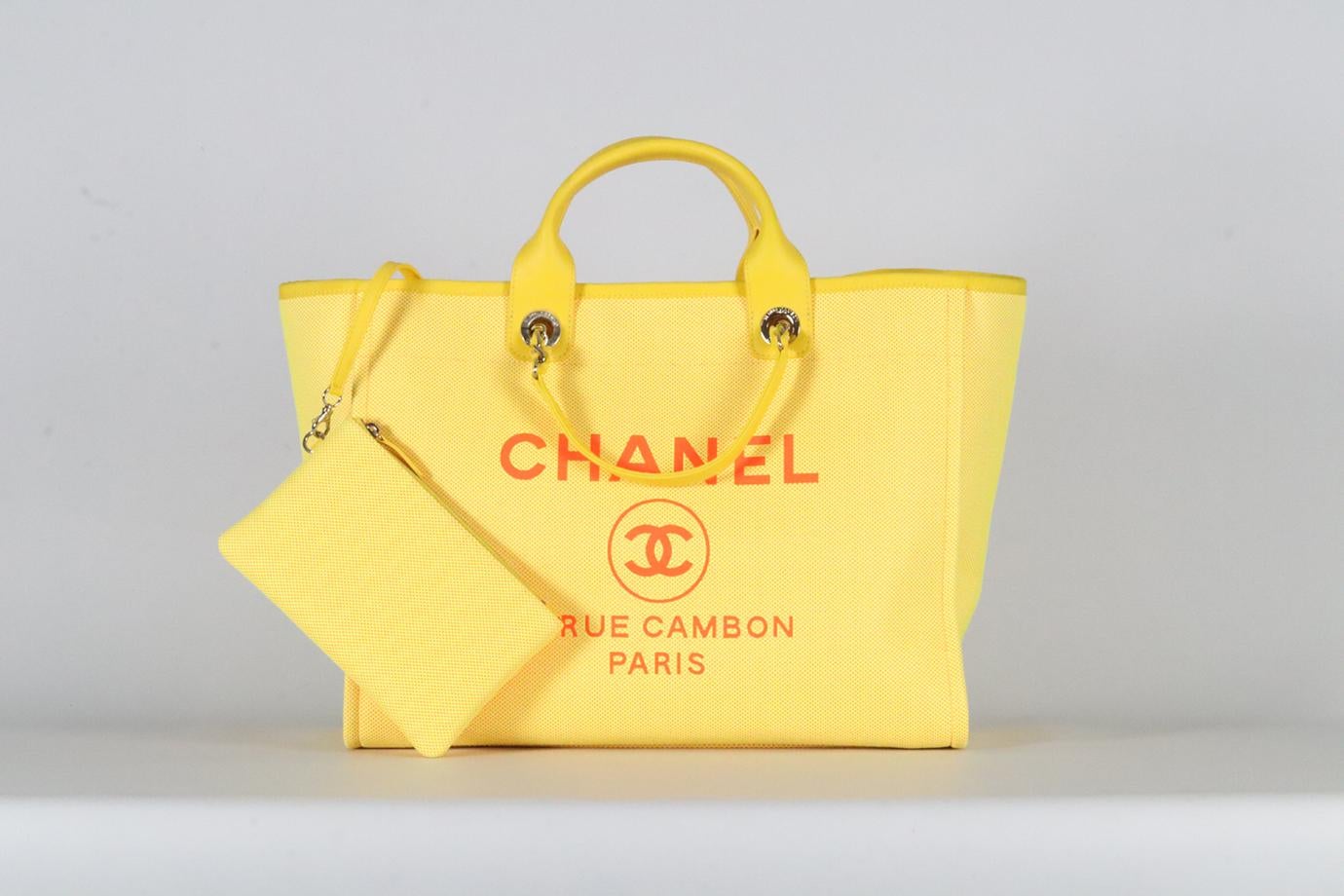 Chanel 2021 Deauville Medium Mix Fibers And Leather Tote Bag In Excellent Condition In London, GB
