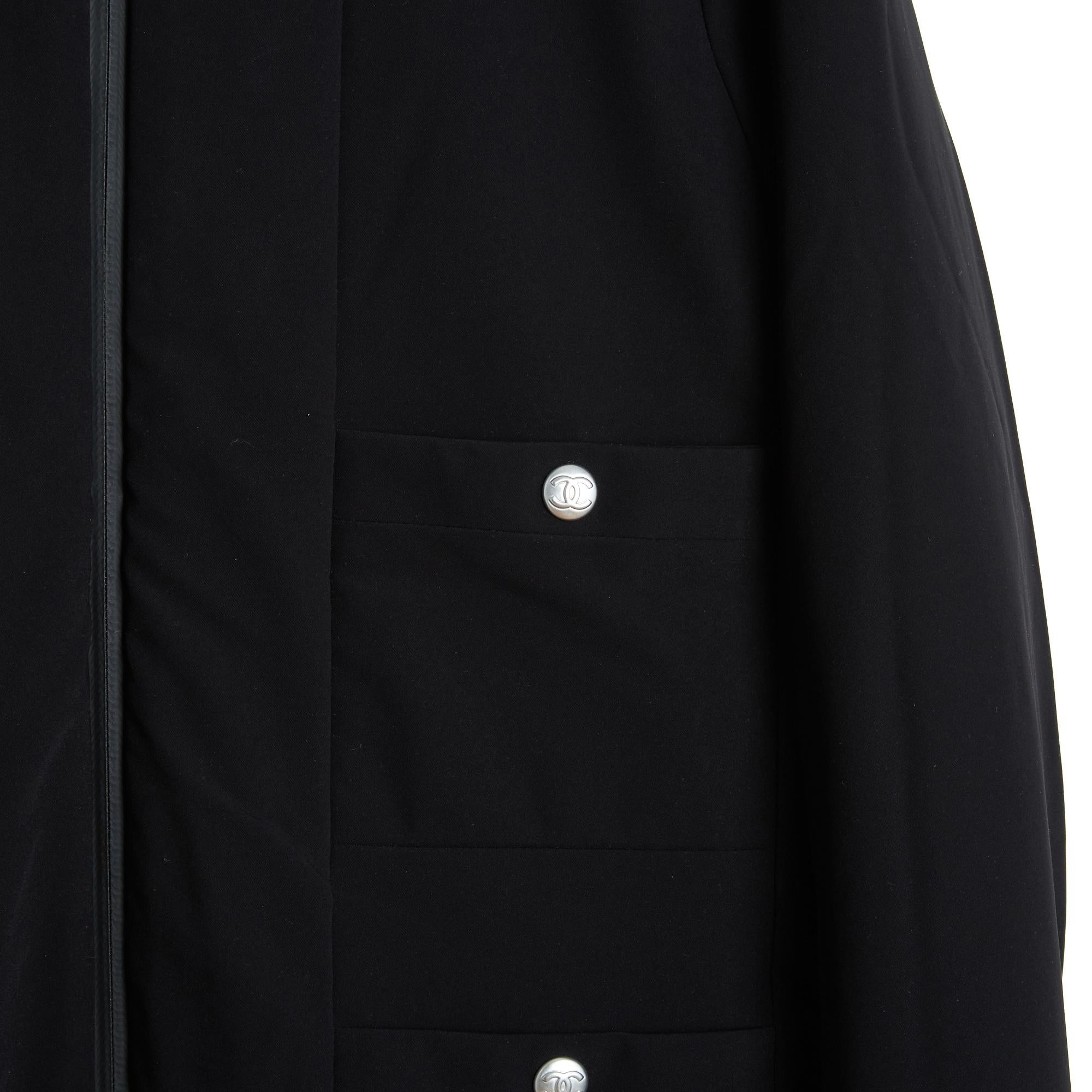 Chanel 2021 Doudoune Coco Neige FR40 White Black Script Puffer Jacket UK12 US10 Pour femmes en vente