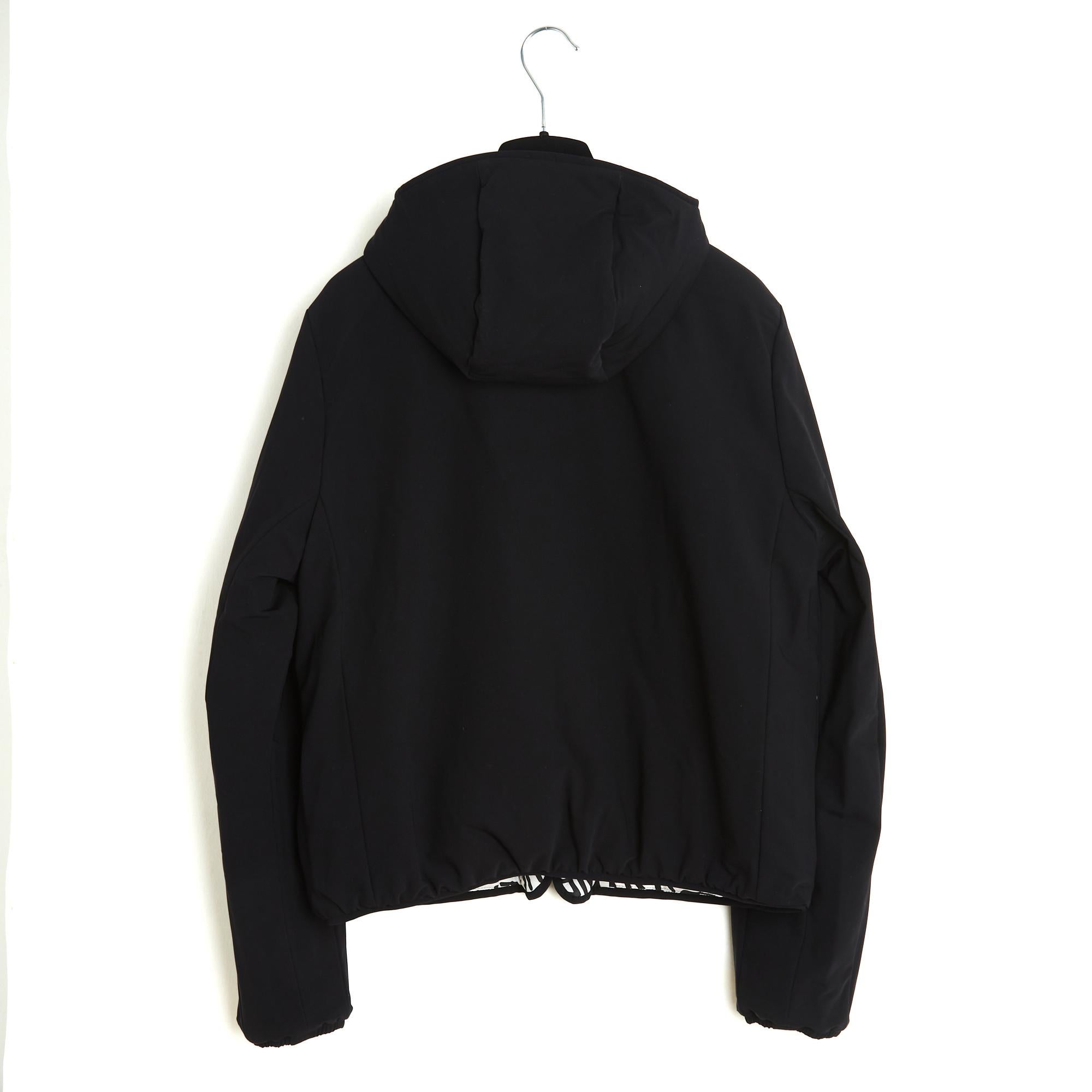 Chanel 2021 Doudoune Coco Neige FR40 White Black Script Puffer Jacket UK12 US10 en vente 2