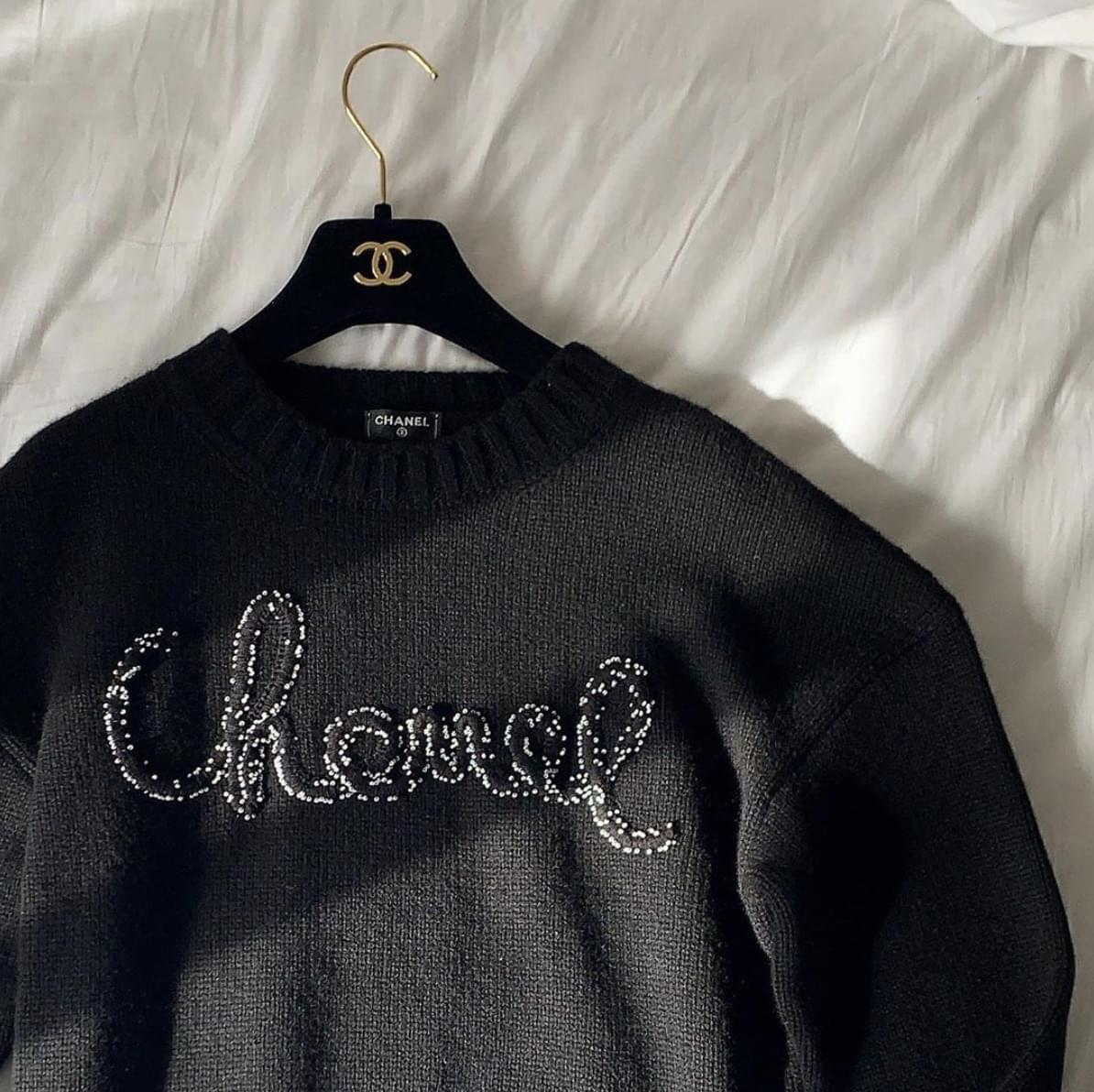 Chanel 2021 Embellished Logo Cashmere Jumper For Sale 1