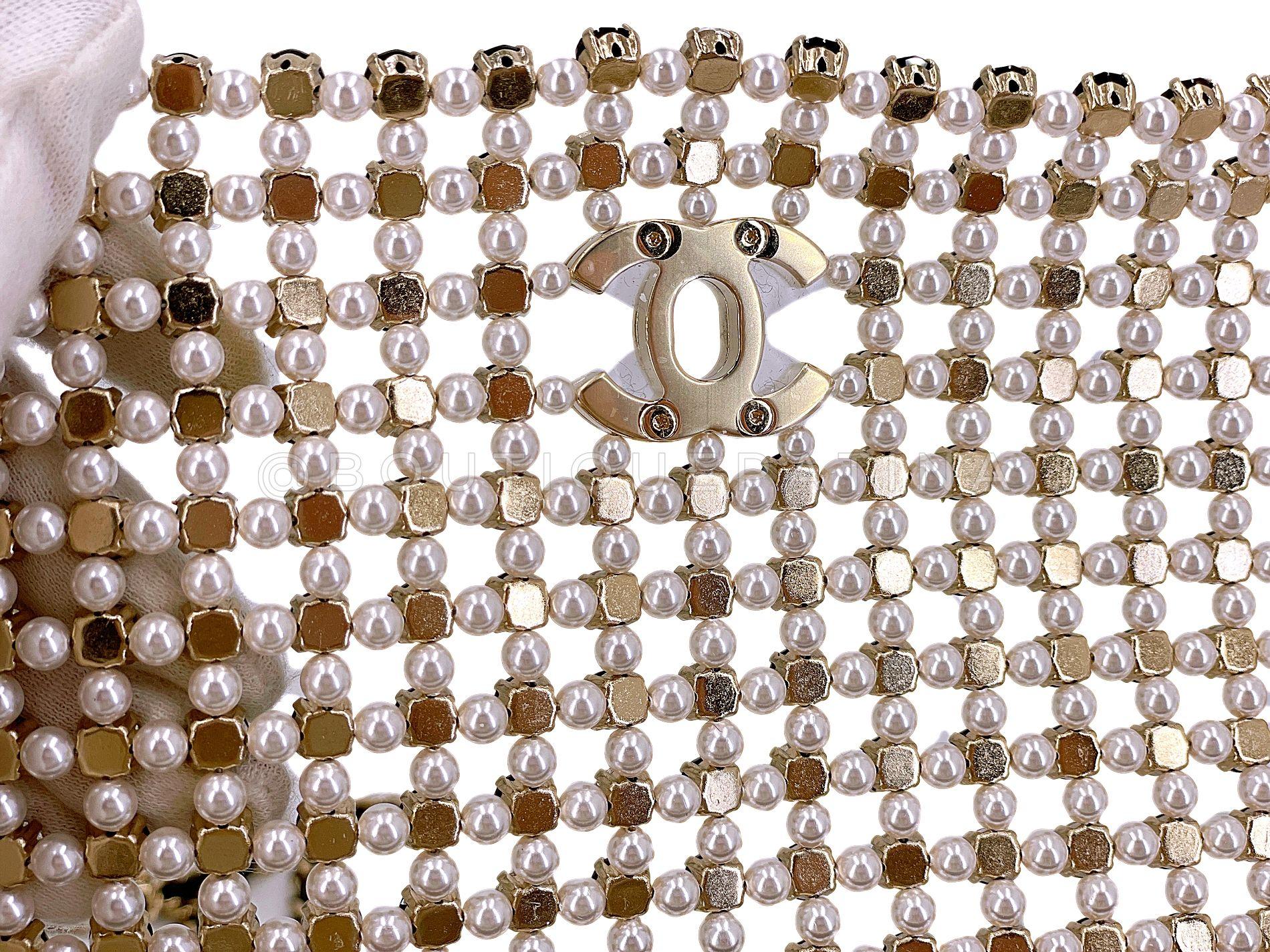 Chanel 2021 Sac à rabat en perles dorées et cristal 67895 en vente 7