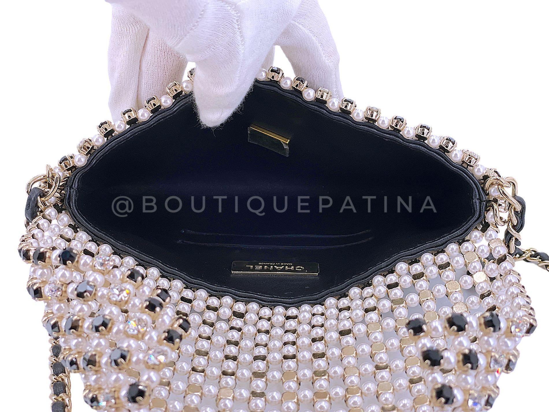 Chanel 2021 Sac à rabat en perles dorées et cristal 67895 en vente 8