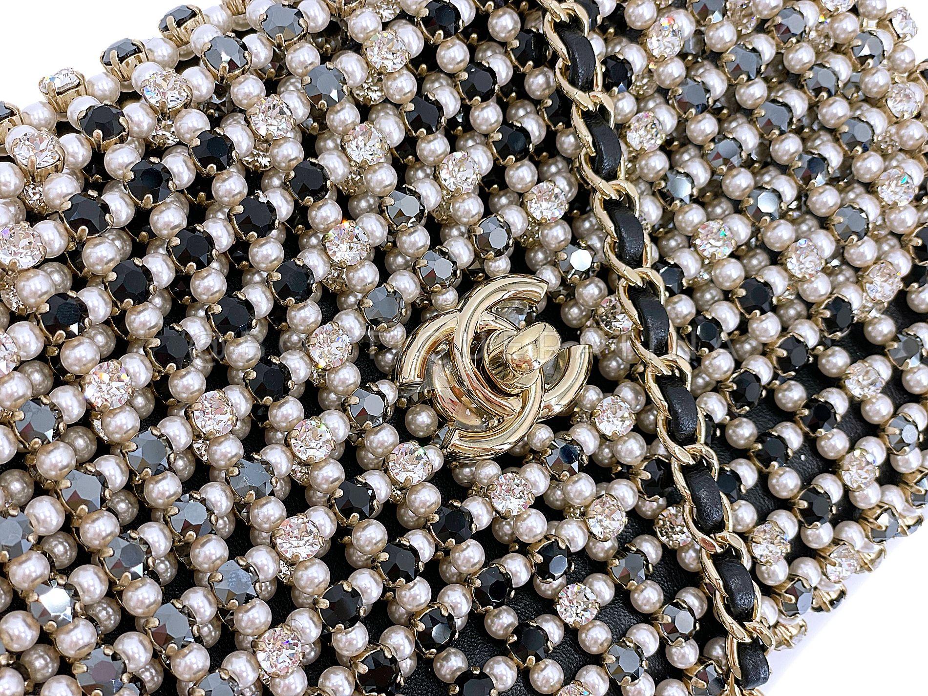 Chanel 2021 Sac à rabat en perles dorées et cristal 67895 en vente 5