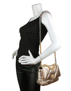 Sac Chanel 2021 en cuir d'agneau doré métallisé matelassé taille moyenne 19