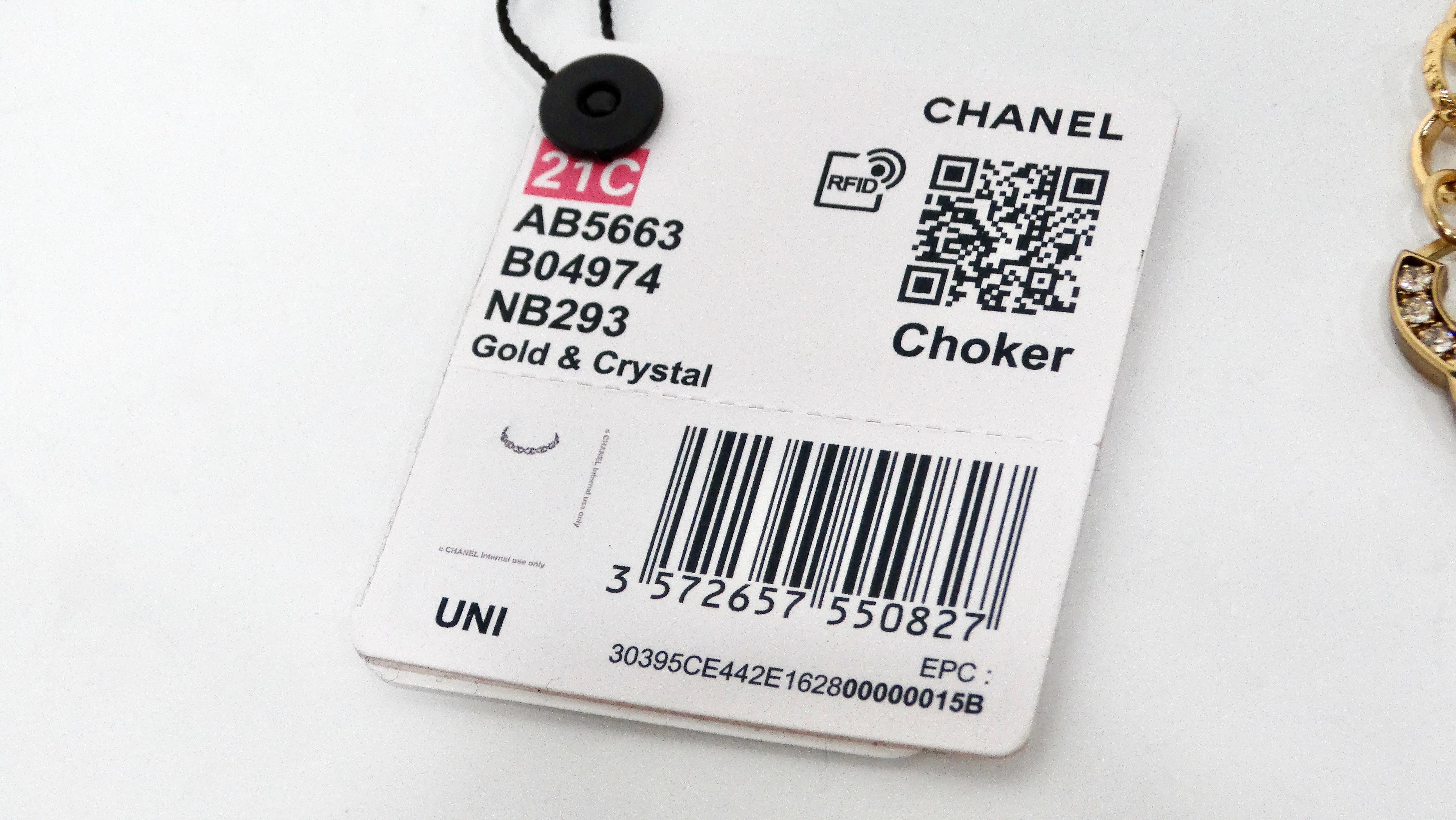 Chanel 2021 Collar gargantilla con logotipo CC entrelazado de cristal dorado en venta 3