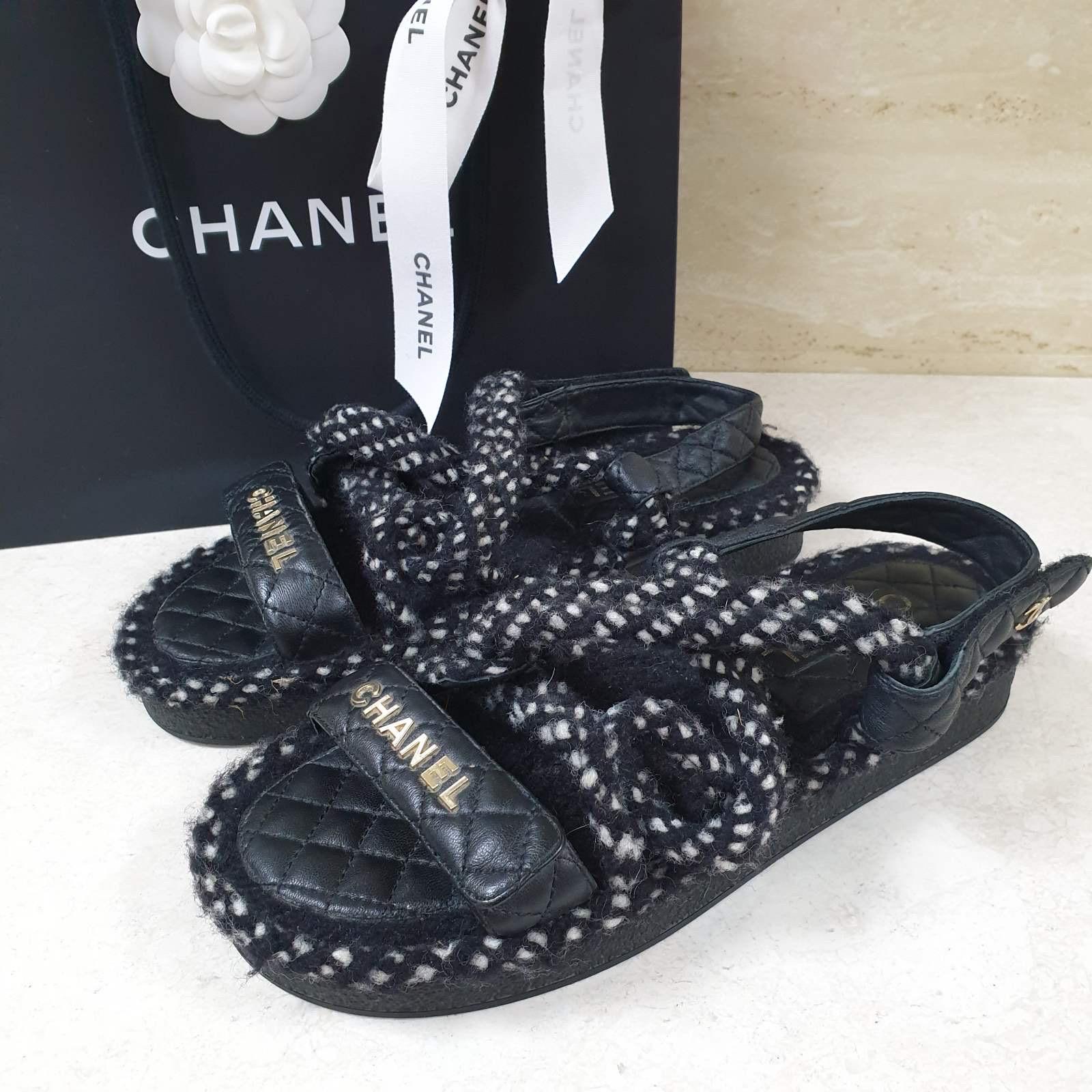 Chanel 2021 Interlocking CC Logo Slingback Sandals In Good Condition In Krakow, PL