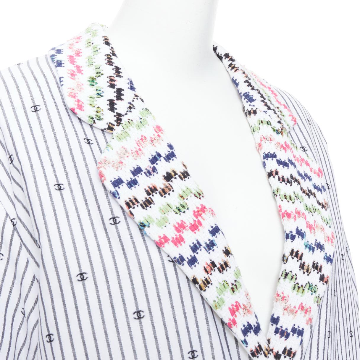 CHANEL 2021 multicolore tweed blanc rayé logo CC à manches courtes FR38 M
Référence : KNLM/A00381
Marque : Chanel
Designer : Virginie Viard
Collection : 2021S
Matière : Coton, Fabrice
Couleur : Blanc, Multicolore
Modèle : Logomania
Fermeture :