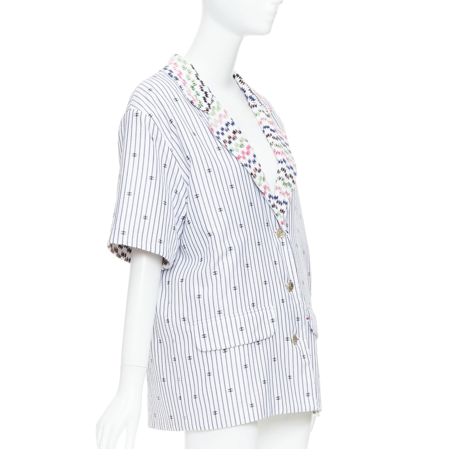 CHANEL 2021 multicolore tweed blanc rayé logo CC à manches courtes FR38 M Excellent état - En vente à Hong Kong, NT