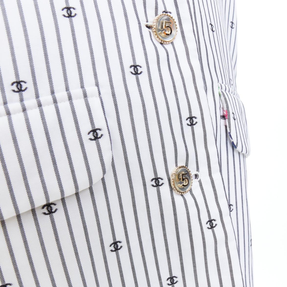 CHANEL 2021 multicolore tweed blanc rayé logo CC à manches courtes FR38 M en vente 3