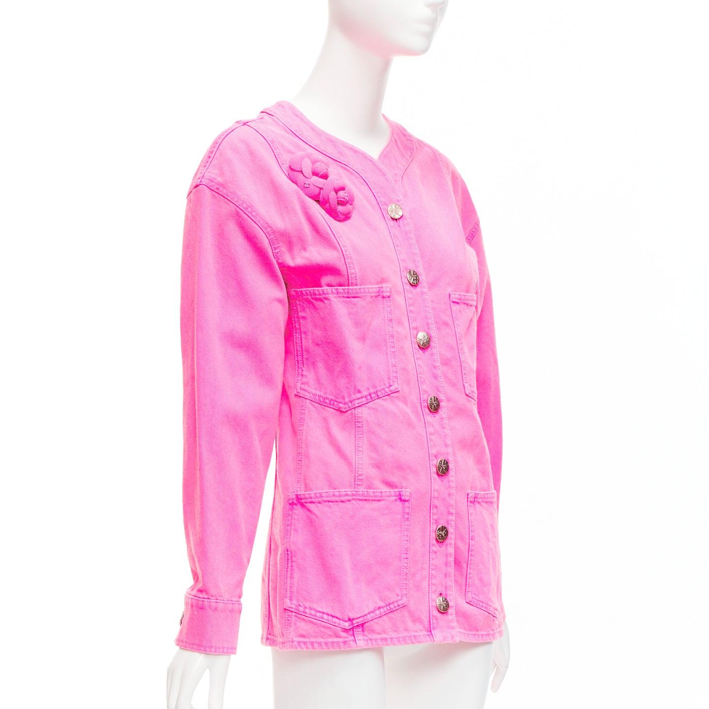 CHANEL 2021 neon pink cotton denim CC logo camellia embellished jacket FR34 XS In Excellent Condition For Sale In Hong Kong, NT