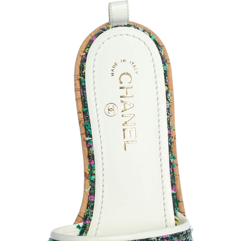 Chanel 2021 Seltene Laufsteg-Sandalen aus grünem Tweed mit Kork-Logo Größe 40,5 Neu in Box im Angebot 2