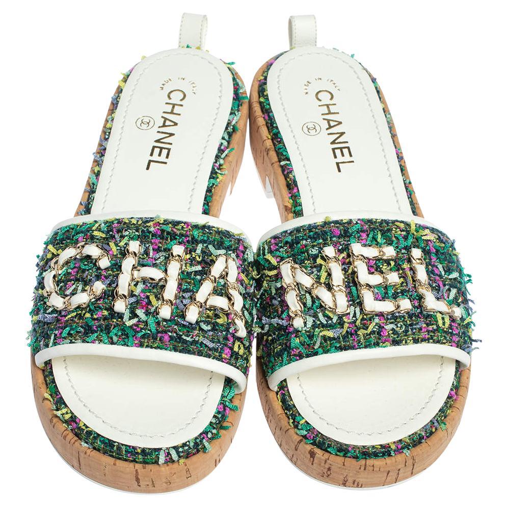 Chanel 2021 Rare Runway Green Tweed Cork Logo Sandals Size 40.5 New in Box For Sale