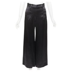CHANEL 2021 Laufsteg-Hose aus schwarzer Seide mit weitem Bein und CC-Knöpfen aus Kunstharz im Matrosen-Stil, FR34 XS