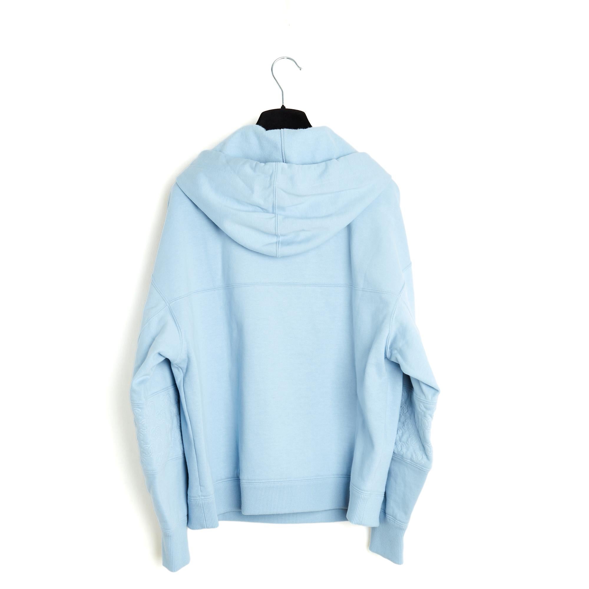 Chanel 2021 Felpa F40 Baby Blue Cotone ricamato Felpa con cappuccio UK10 US8 in vendita 1