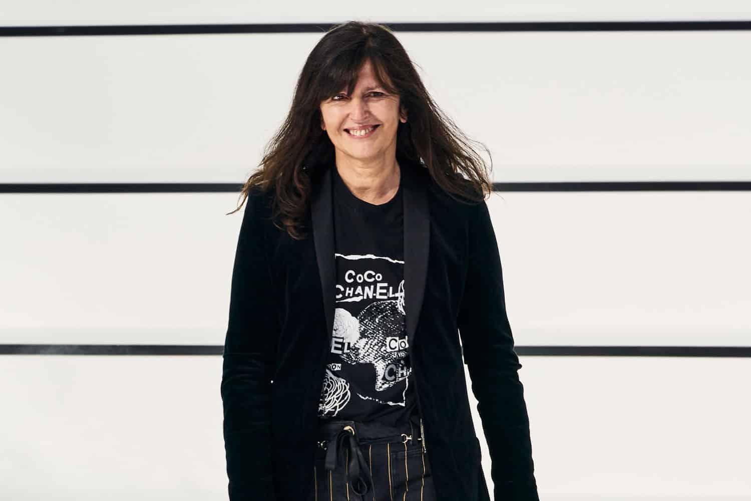 As seen on Chanel's creative director Virginie Viard!
Iconic black hooded vest jumper with Logo Graffiti pattern at front from 2020 Spring Collection.
Size mark S. Condition is pristine.