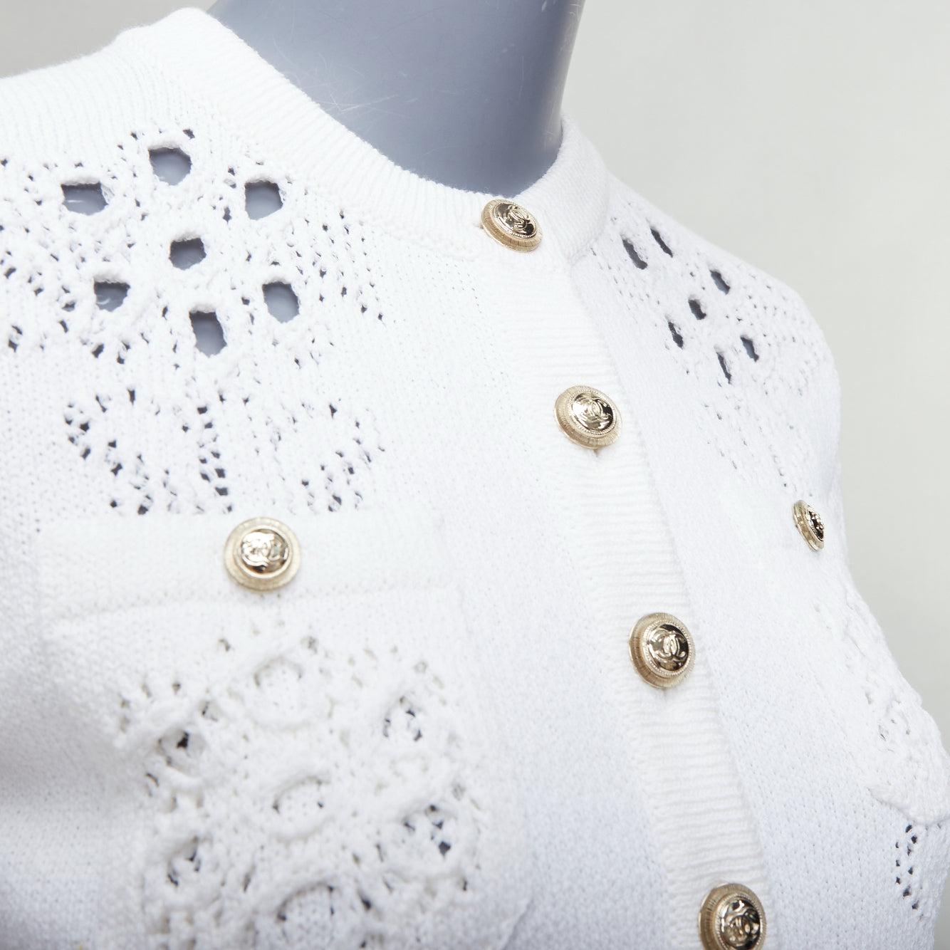 CHANEL 2021 white cotton gold CC button crochet knit cropped cardigan FR34 XS
Reference: YIKK/A00161
Brand: Chanel
Designer: Virginie Viard
Collection: Cruise 2021
Material: Cotton, Blend
Color: White, Gold
Pattern: Solid
Closure: Button
Made in: