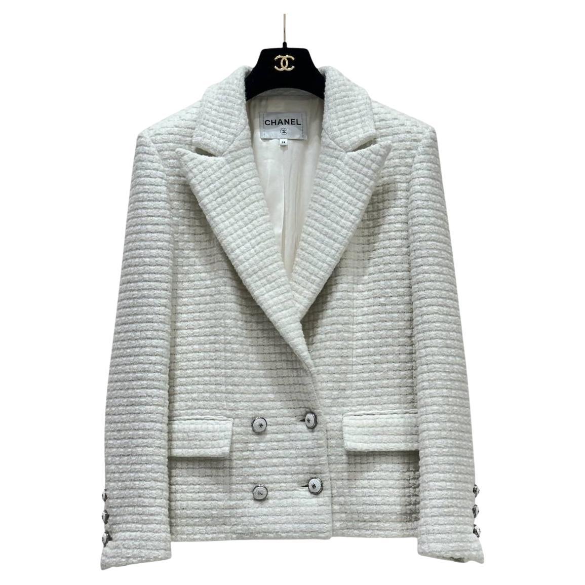 Chanel 2021 Weißer Tweed-Blazer im Zweireiher-Design - Größe 38 im Angebot