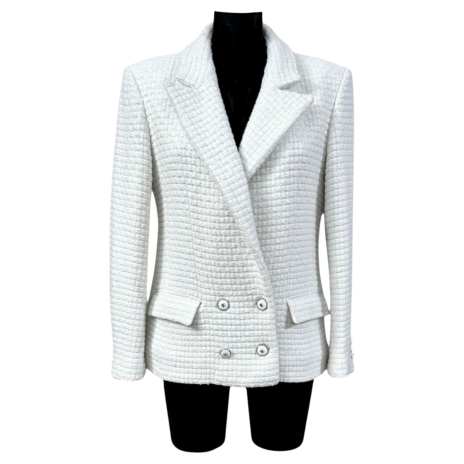 Chanel 2021 Blazer double boutonnage en tweed de laine et cachemire blanc en vente