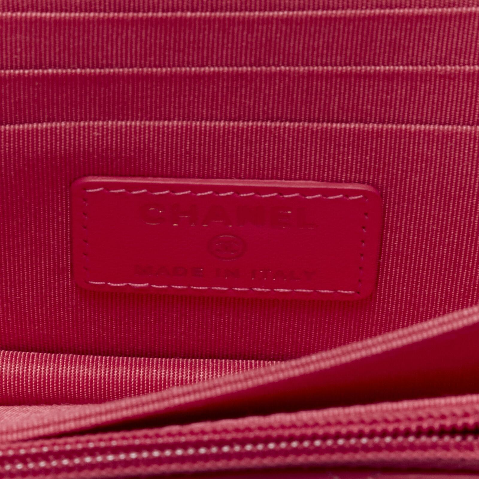 CHANEL 2021 XL Perlrosa gestepptes Leder Portemonnaie auf Kette Crossbody Tasche im Angebot 6