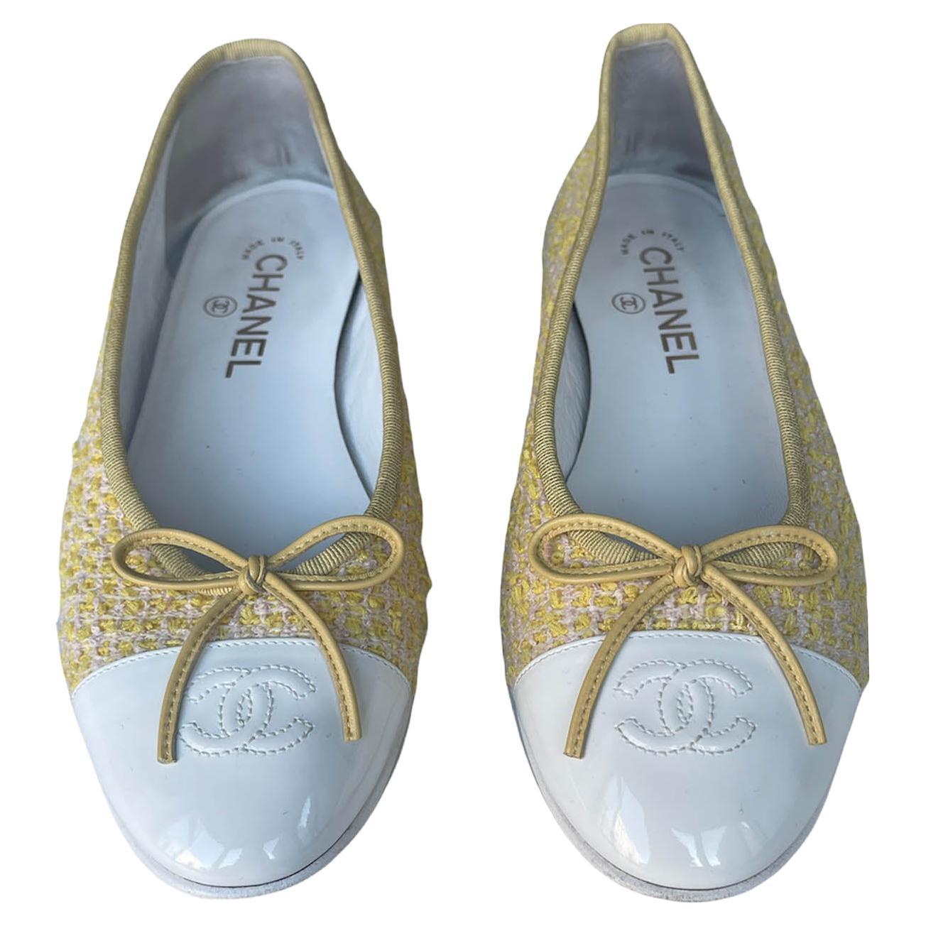 Chanel 2021 Yellow Tweed/ White Patent CC Ballerina Flats sz 39 rt. $850 For Sale at