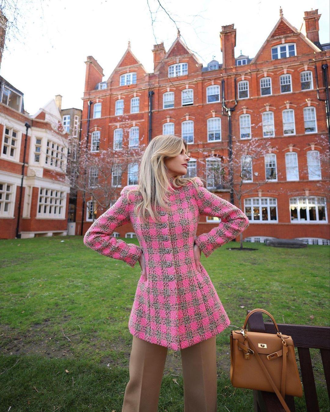 CHANEL 2022 Ad Campaign Iconic Tweed Jacket 34 FR en vente 1