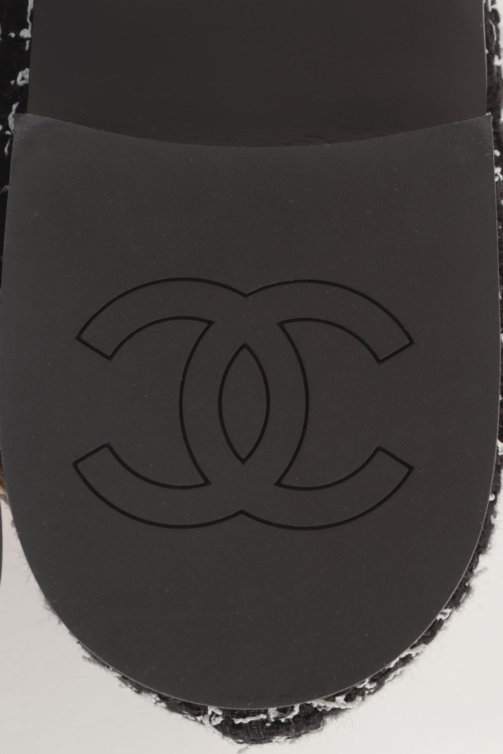 Chanel 2022 Ballerine con cinturini alla caviglia con charme nero & bianco 40.5 New Box in vendita 7