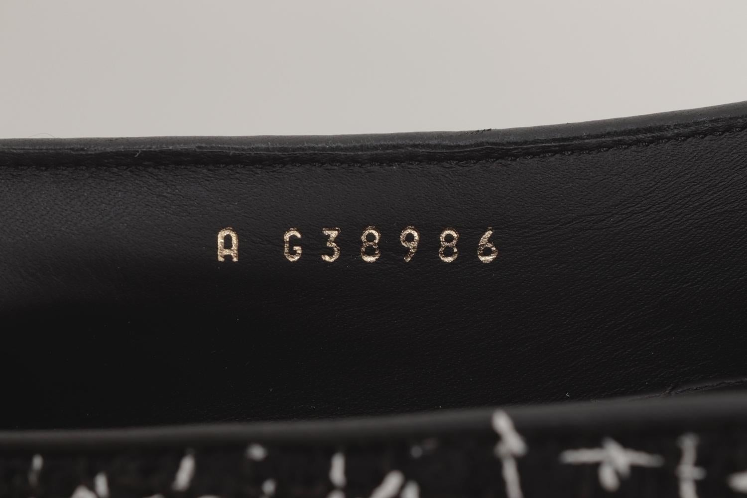 Chanel 2022 Ballerine con cinturini alla caviglia con charme nero & bianco 40.5 New Box in vendita 9