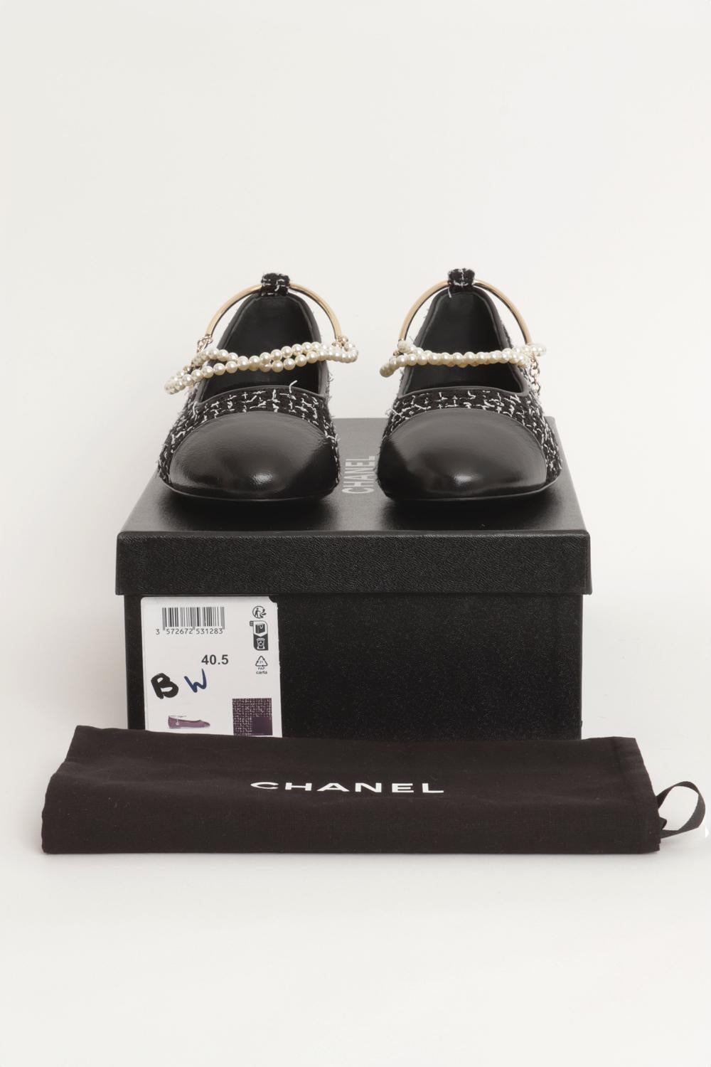 Chanel 2022 Ballerine con cinturini alla caviglia con charme nero & bianco 40.5 New Box in vendita 10