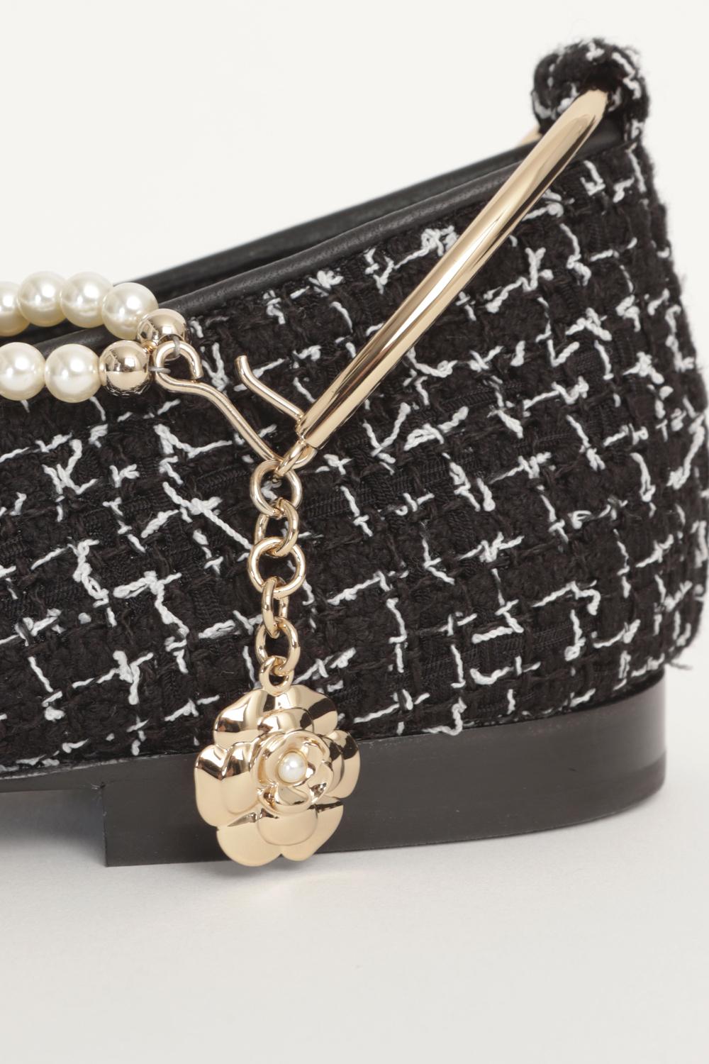 Chanel 2022 Ballerine con cinturini alla caviglia con charme nero & bianco 40.5 New Box in vendita 2